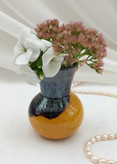 Керамическая вазочка для цветов