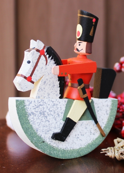 Деревянная игрушка - качалка 