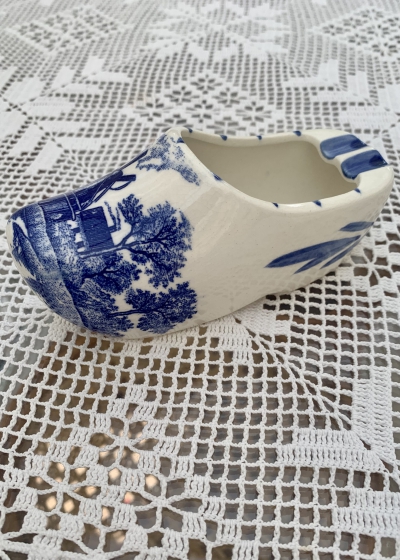 Фарфоровая пепельница в виде башмачка  / Голландия