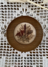 Миниатюрное декоративное панно из засушенных цветов  / Швейцария