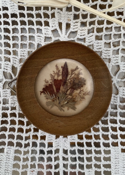 Миниатюрное декоративное панно из засушенных цветов  / Швейцария